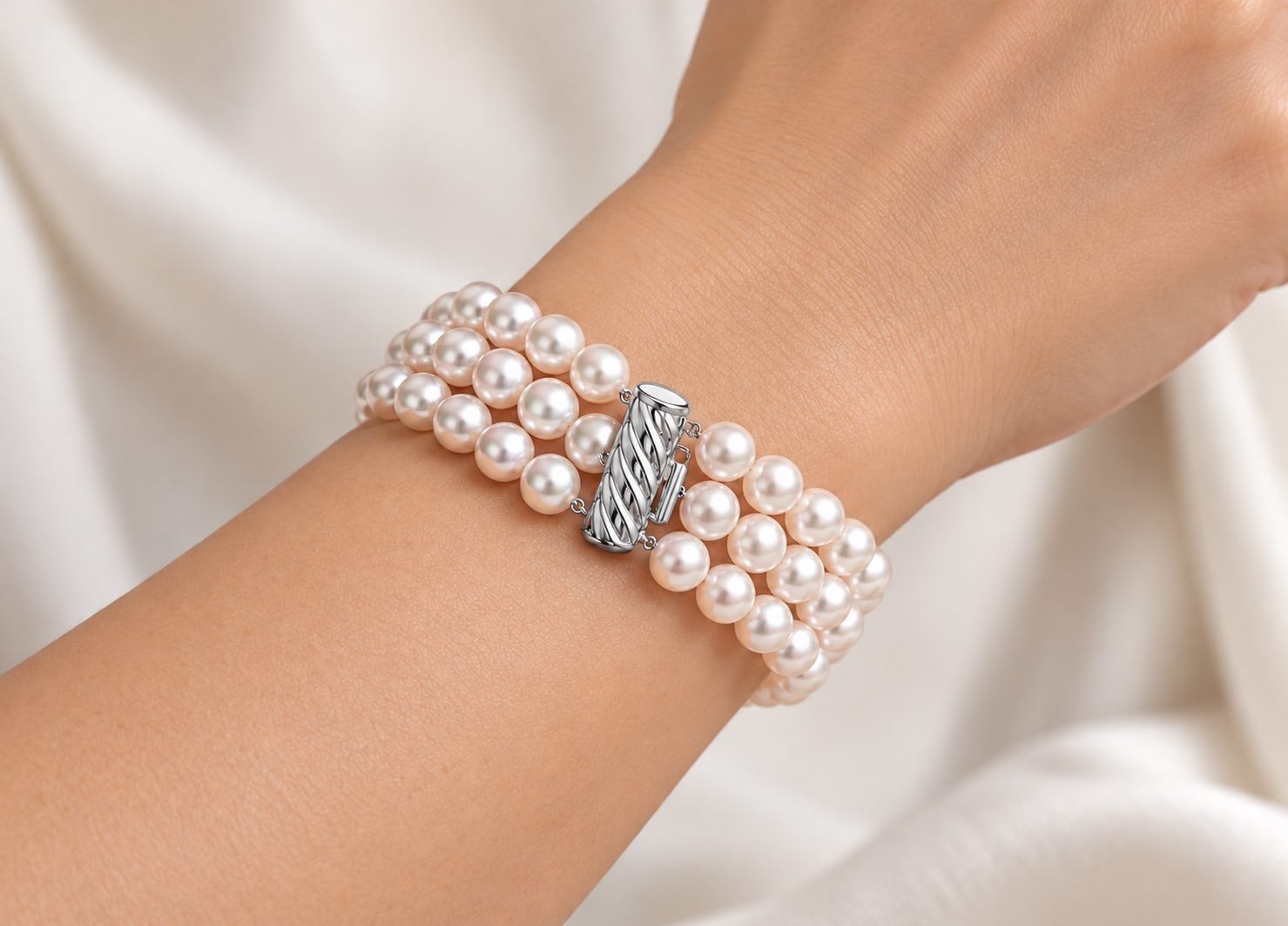 Triple-Strand 6-10 mm White Pearl Bracelet