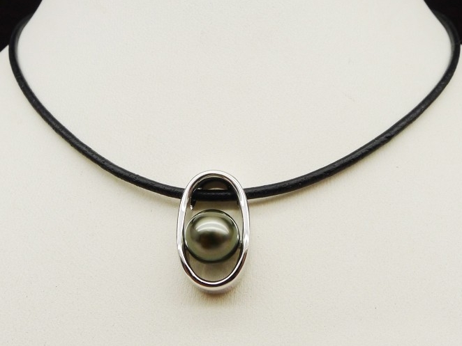 9-10 mm Unisex Leather Tahitian Pearl Necklace