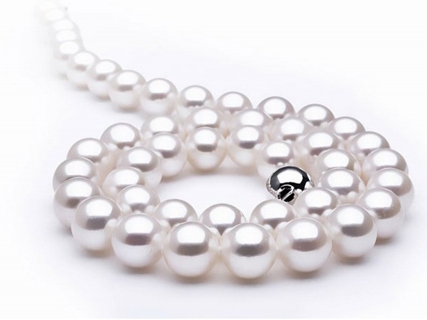 White Freshwater Pearl Necklace 9-10 mm AAA