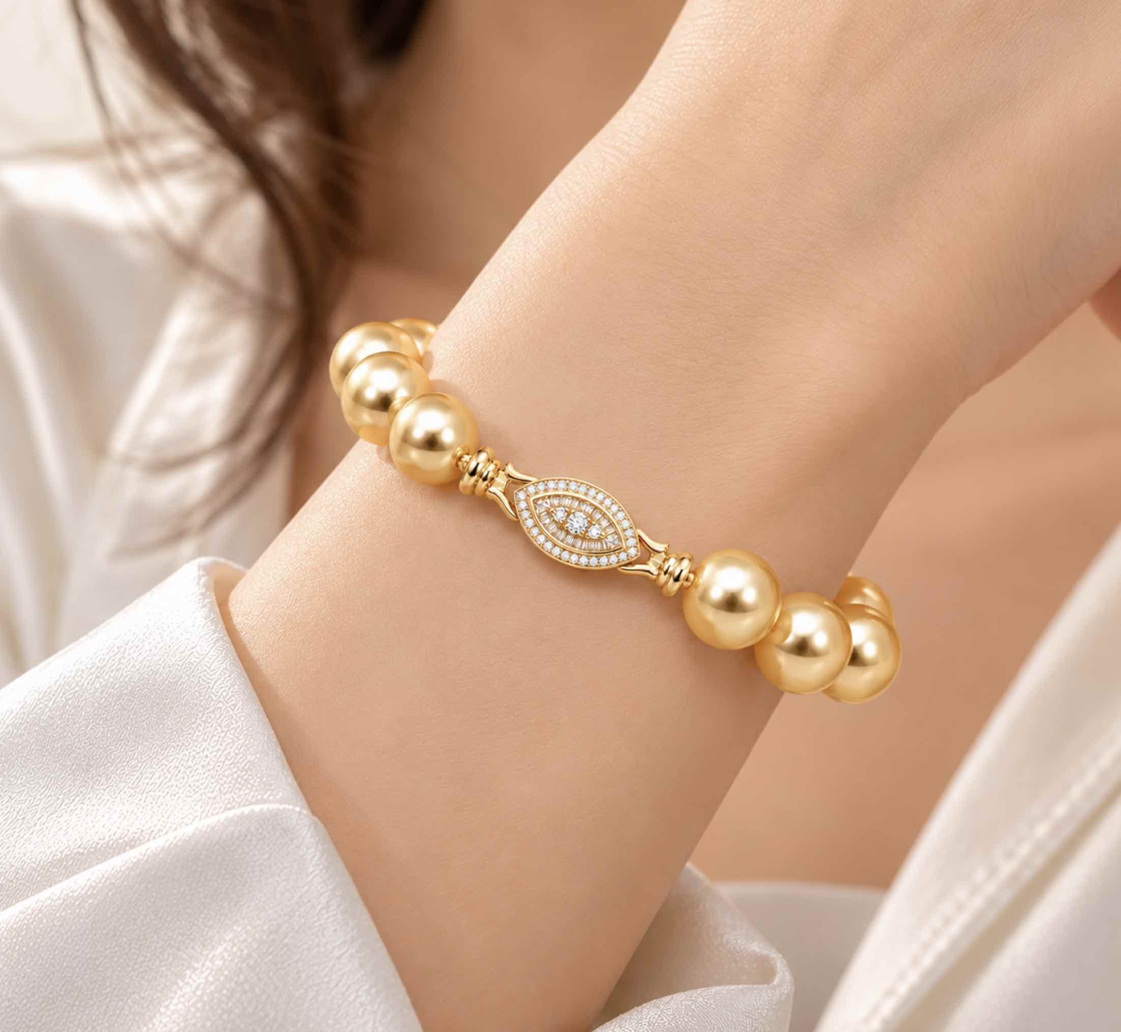 South Sea Pearl and 0.35CT Diamond Bracelet in Yellow Gold