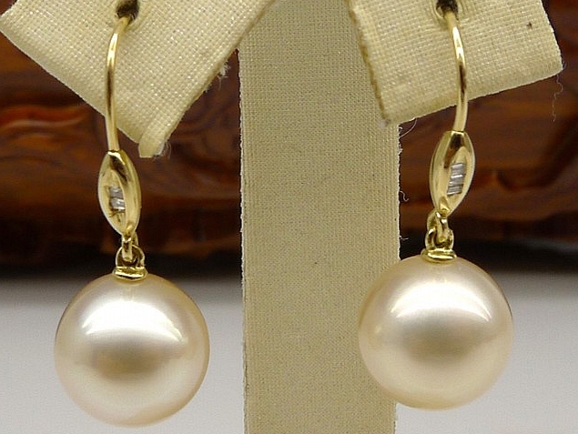 11-16 mm South Sea Pearl & Diamond Dangling