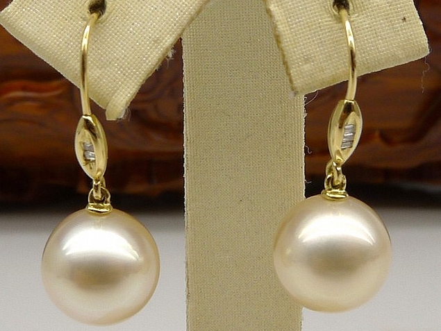 9-12 mm South Sea Pearl & Diamond Dangling