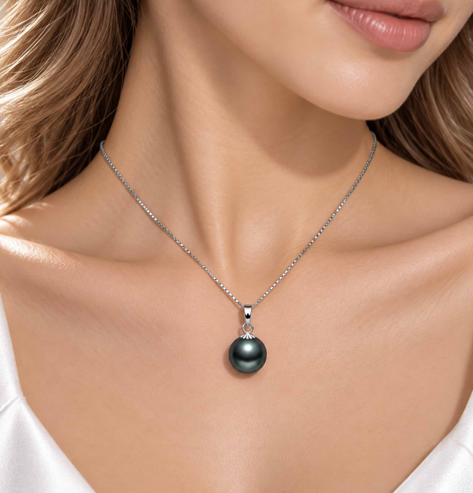 14K Gold Black Tahitian Pearl Queenie Pendant