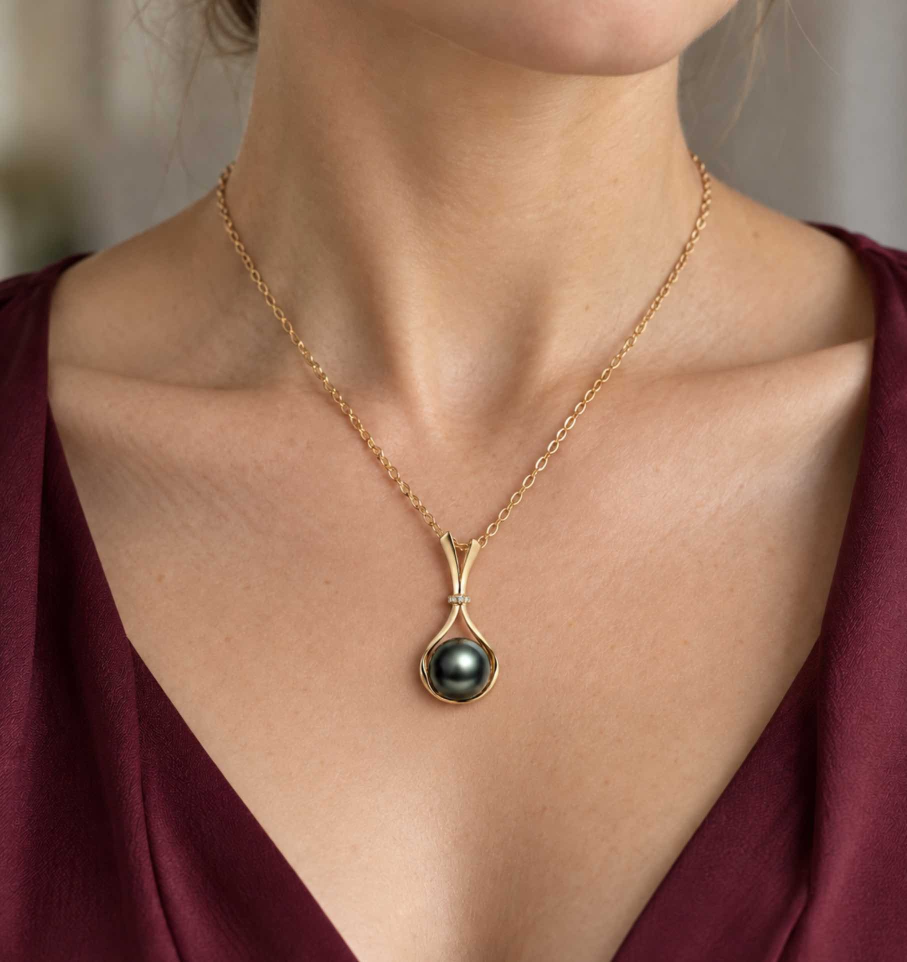 14K Gold Tahitian Pearl Mallory Pendant