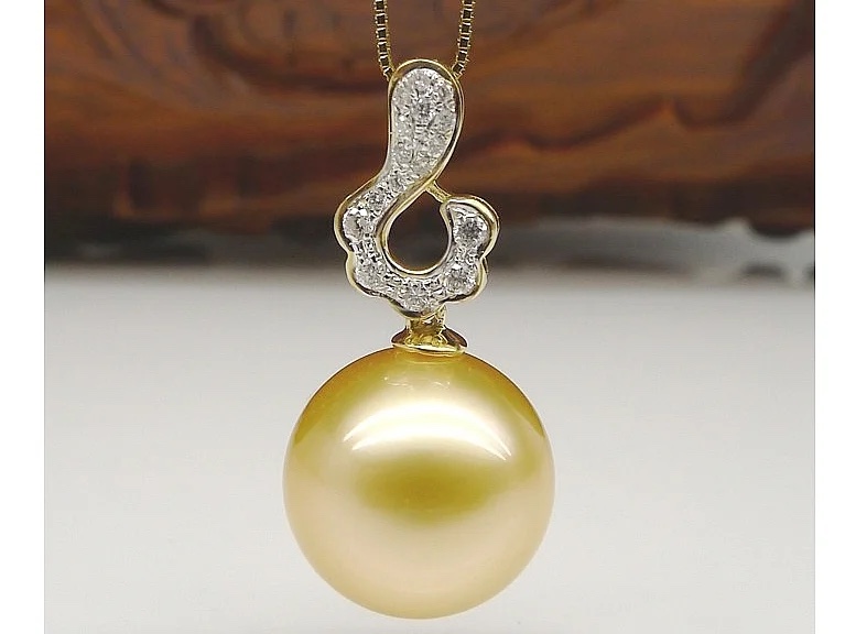 Eva South Sea Pearl and Diamond Pendant