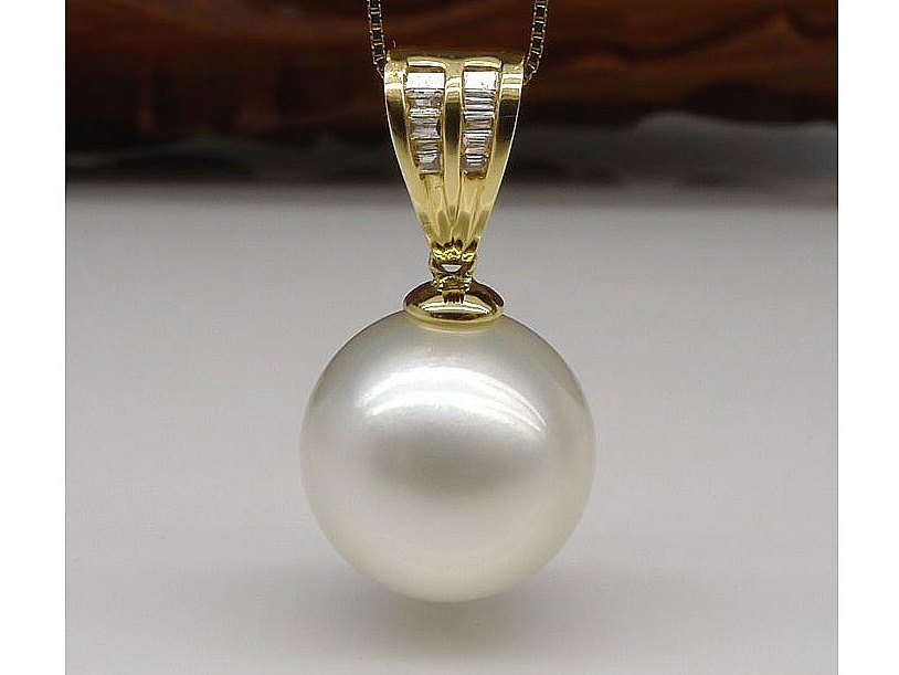 Zoey White South Sea Pearl and Diamond Pendant