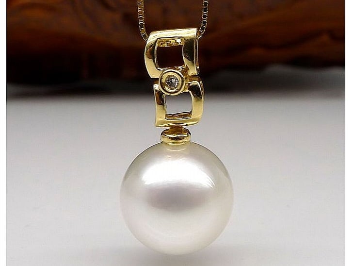 Fiona South Sea Pearl and Diamond Pendant