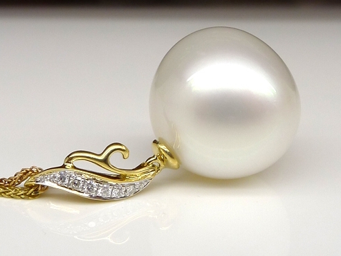 Pearl Pendant -- Pearls Lover