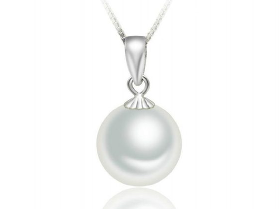 Helen White Freshwater Pearl Pendant Round