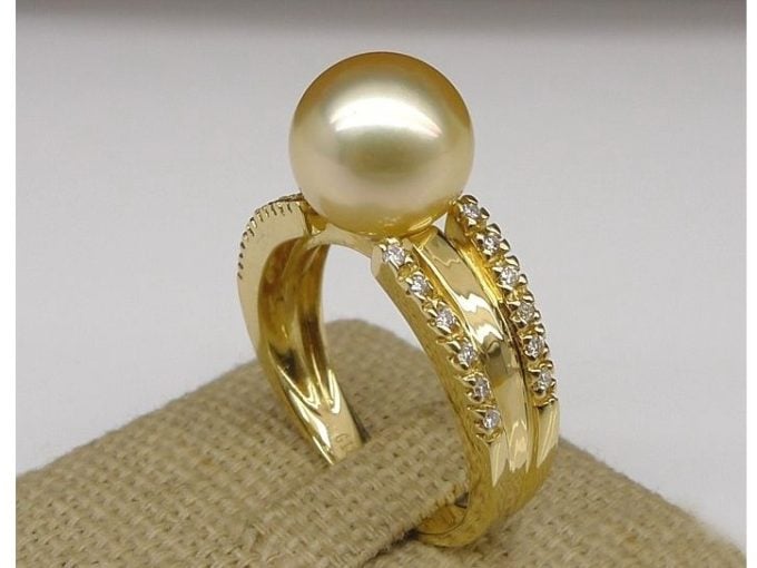 South Sea Pearl and Diamond Ketty Ring