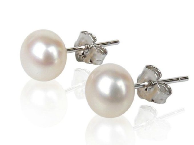 White Freshwater Pearl Stud Earrings 10-11 mm AA+