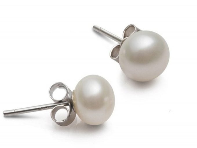 White Freshwater Pearl Stud Earrings 6-7 mm AA+