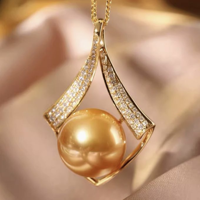 14K Gold South Sea Pearl Lennox Diamonds Pendant