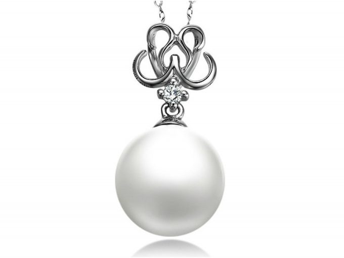 Howar Japanese Akoya Pearl and Diamond Pendant