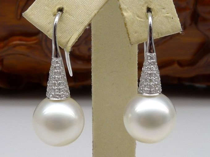.96Ct South Sea Pearl and Diamond Artemis Earrings