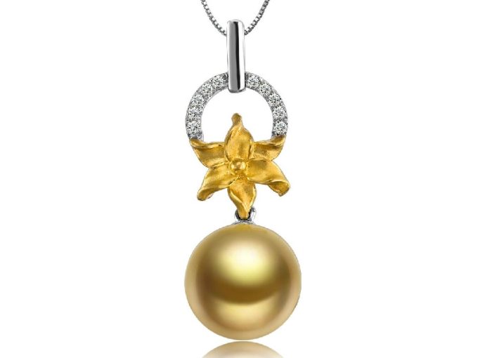 Leane South Sea Pearl and Diamond Pendant